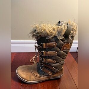 Sorel waterproof winter  boots size ladies 6